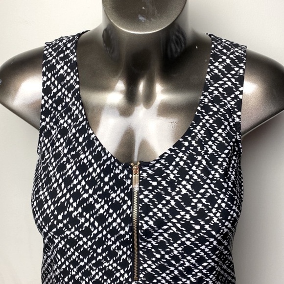 Jones New York Sleeveless Scoop Neck Top Blouse Pull In Zip Front Size Medium - Picture 2 of 12